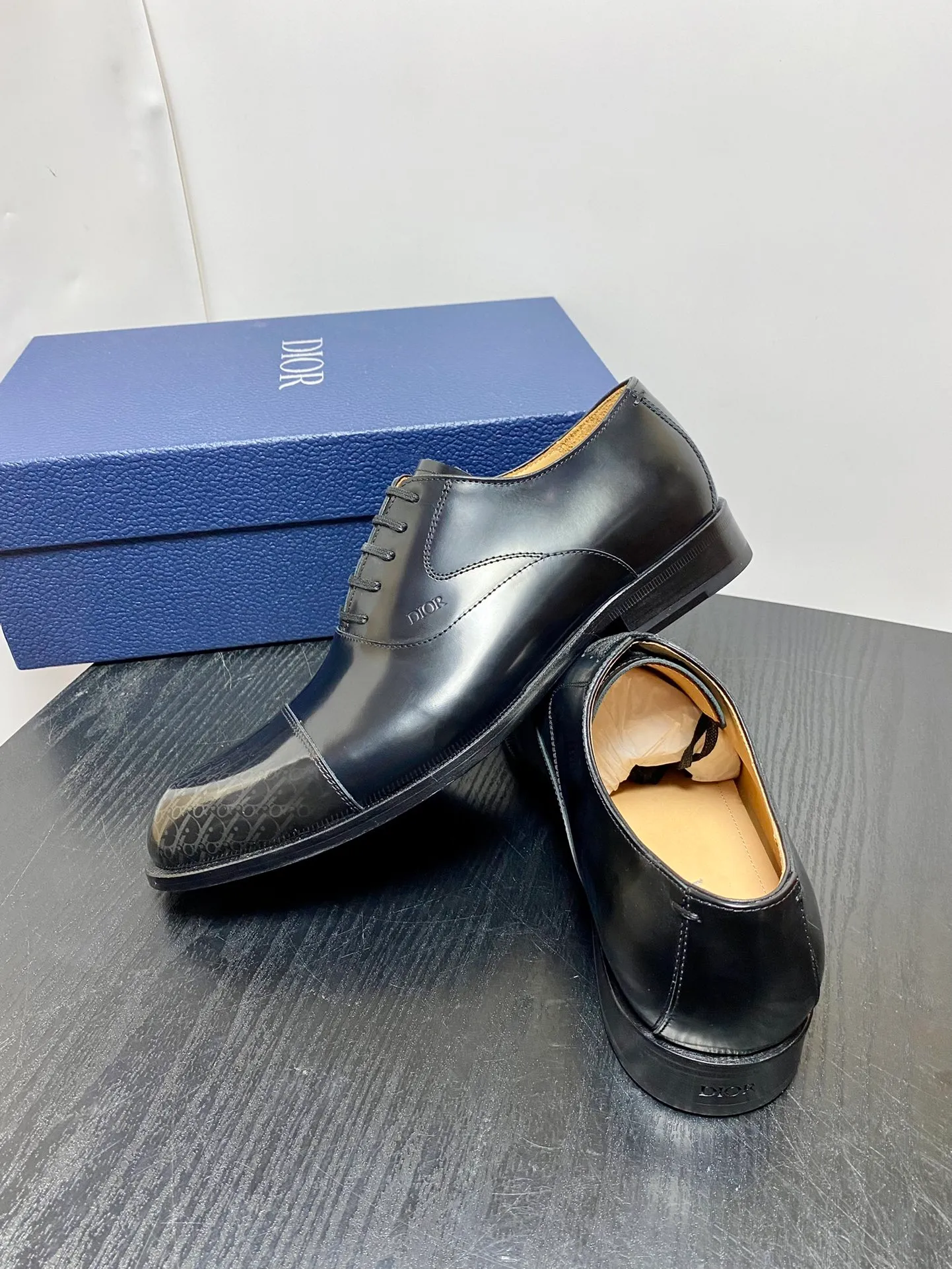 Men's shoes 💰960 Dior Derby shoes | Genuine leather sole formal leather shoes | Carefully crafted with open-edge beaded cowhide | Water-dyed cowhide lining | With classic lace-up closure | Exquisite embossed brand logo on the side | Glossy stacked heel design enhances style | Can be matched with formal or casual looks Size: 39-44 (customized at 38.45.46)